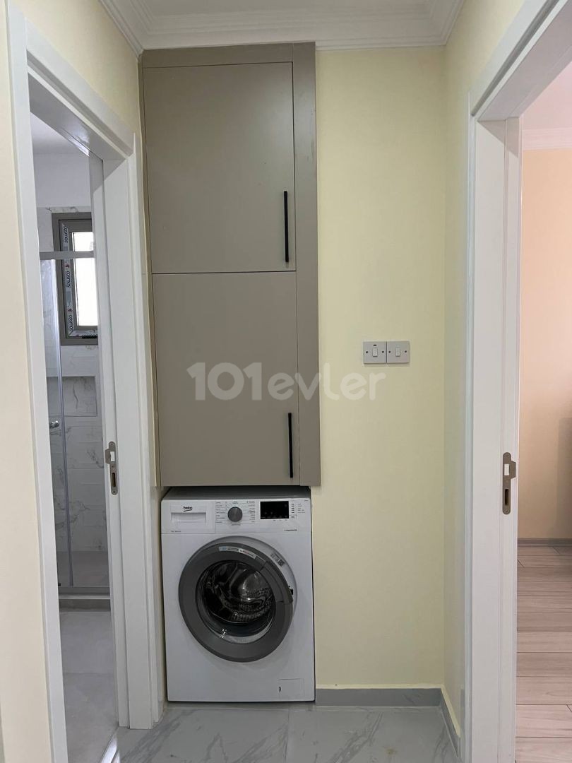 **ALSANCAK'TA SIFIR BİNA YENİ EŞYALI KİRALIK 2+1 DAİRE** 