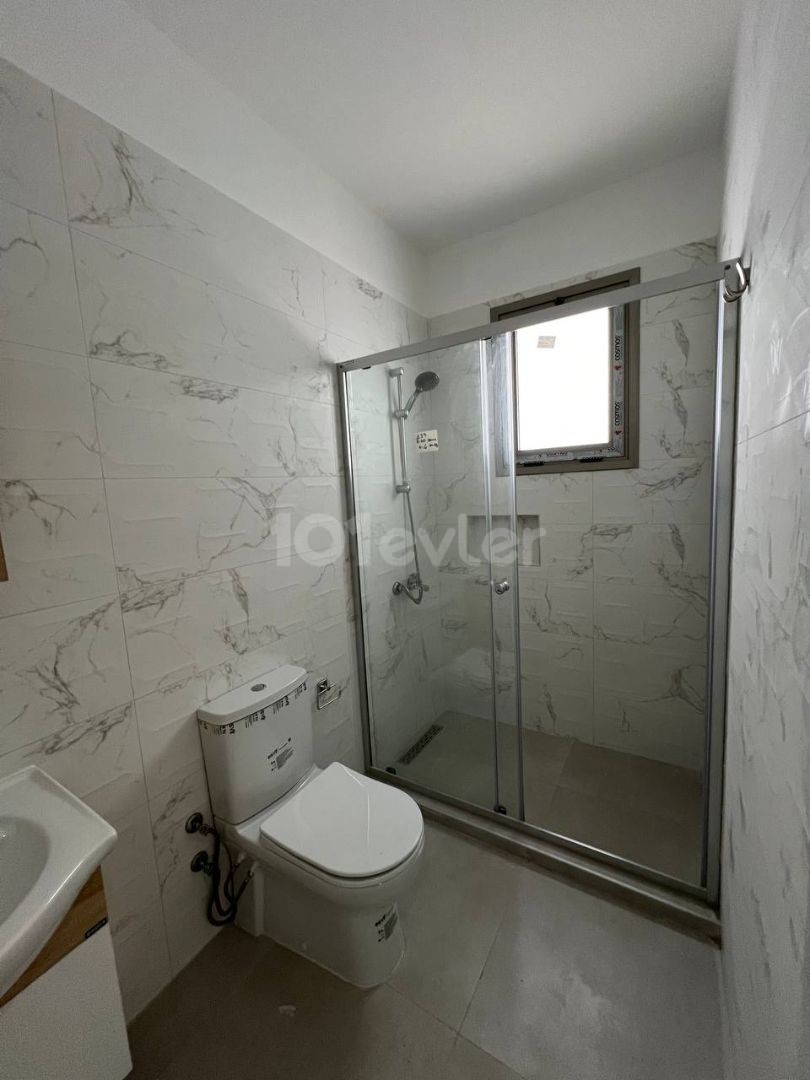 **ALSANCAK'TA SIFIR BİNA YENİ EŞYALI KİRALIK 2+1 DAİRE** 