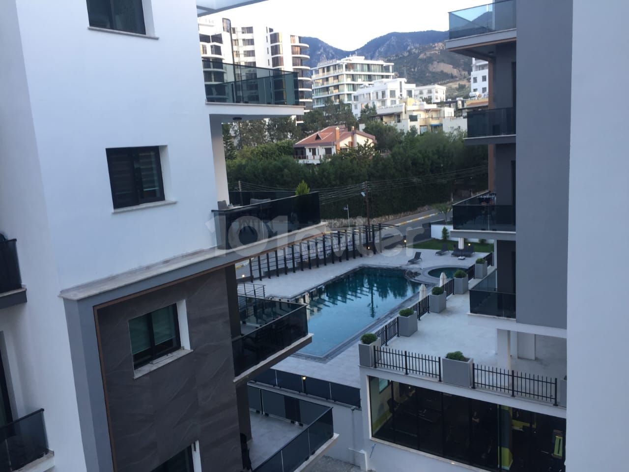 *** VOLLSTÄNDIG MÖBLIERTE 1+1-WOHNUNG ZU VERMIETEN IM KYRENIA CENTER***