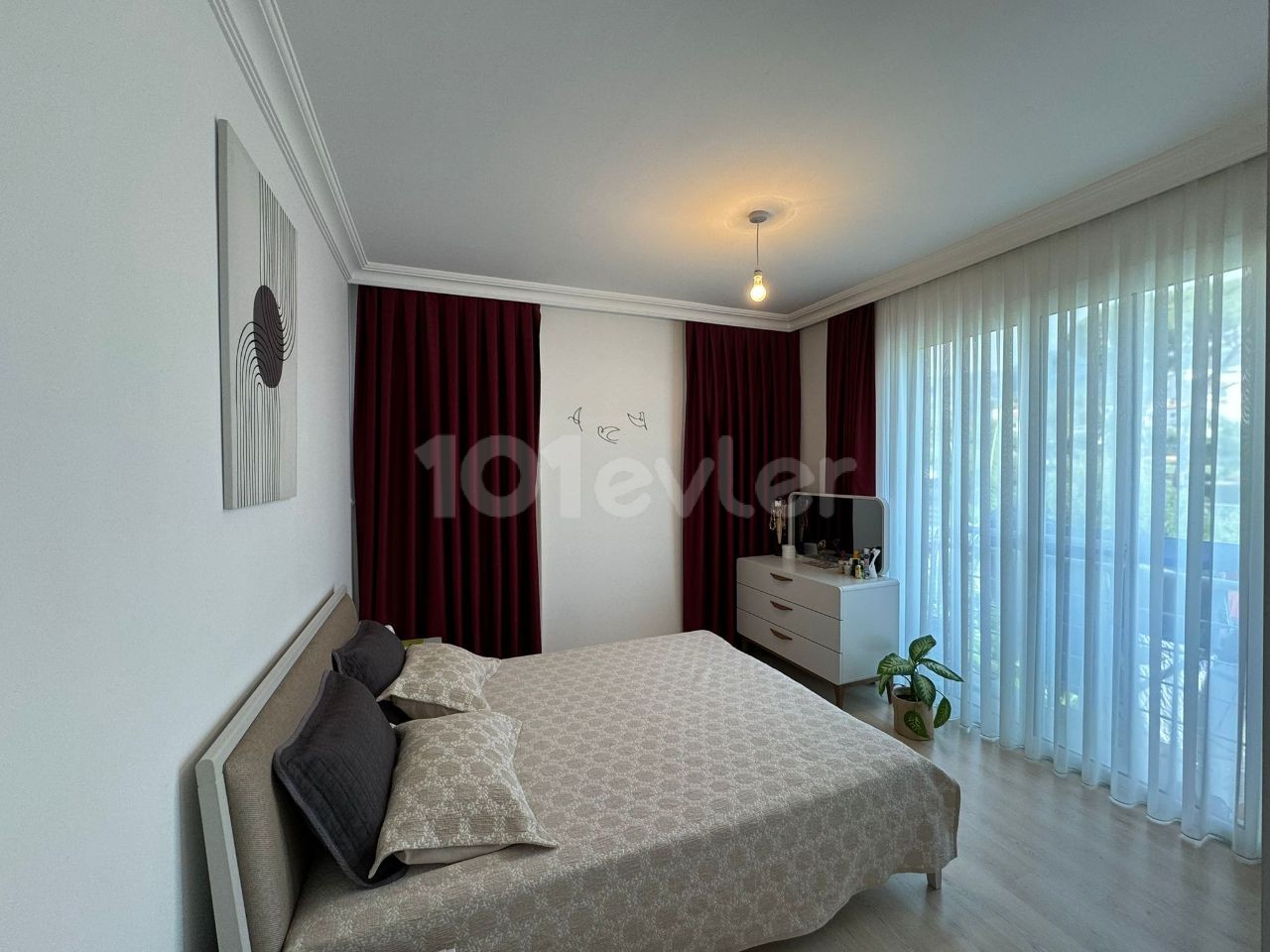 ***FULLY FURNISHED 3 BEDROOM FLAT FOR SALE IN ALSANCAK WITH POOL, WALKING DISTANCE TO THE BEACH, MARKETS AND SCHOOLS***