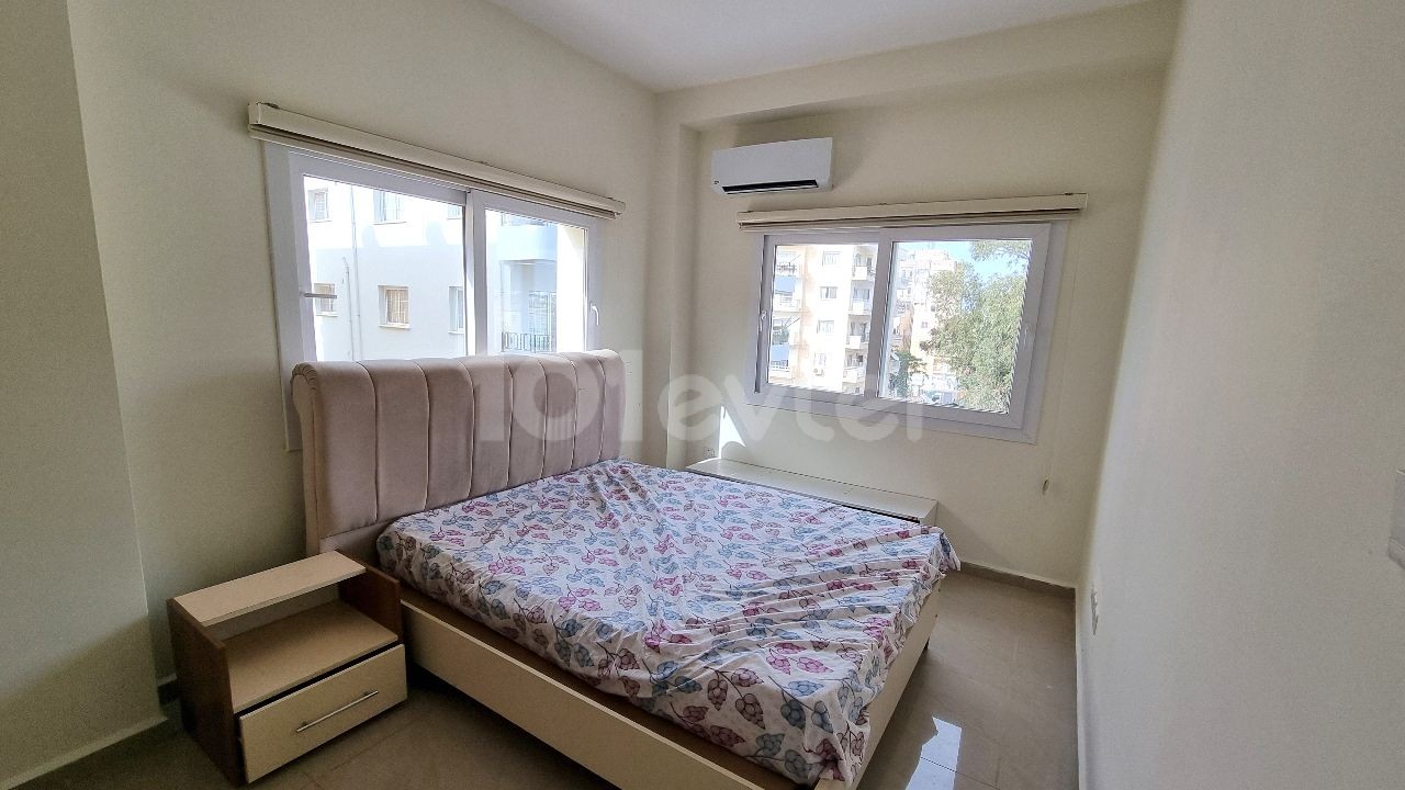 MAĞUSA MERKEZDE 140 m2, EŞYALI 3 YATAK ODALI DAİRE  