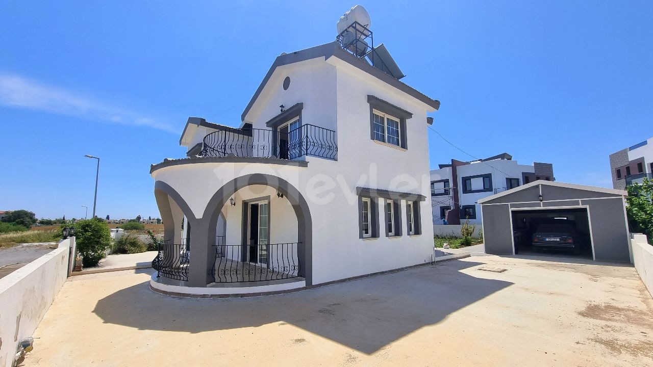 MODERN 4 BEDROOM DETACHED VILLA WITH GOOD SIZE GARDEN 