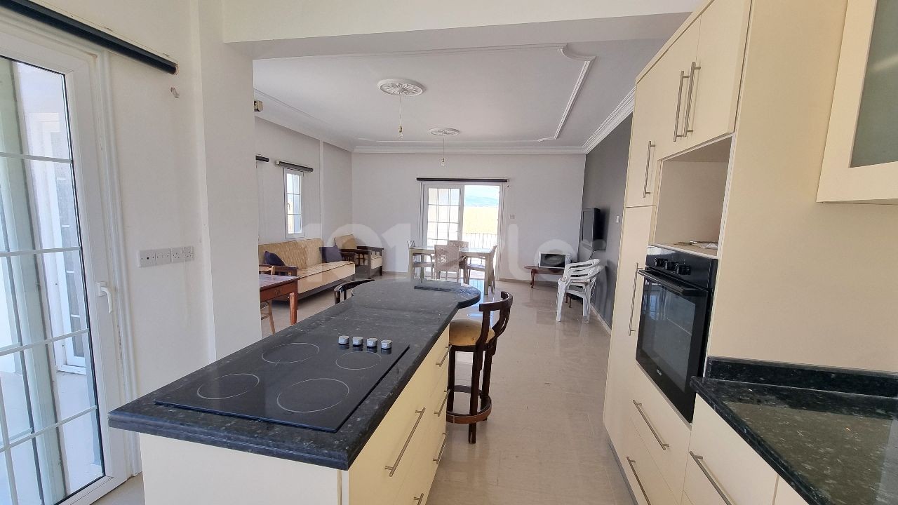 MODERN 4 BEDROOM DETACHED VILLA WITH GOOD SIZE GARDEN 