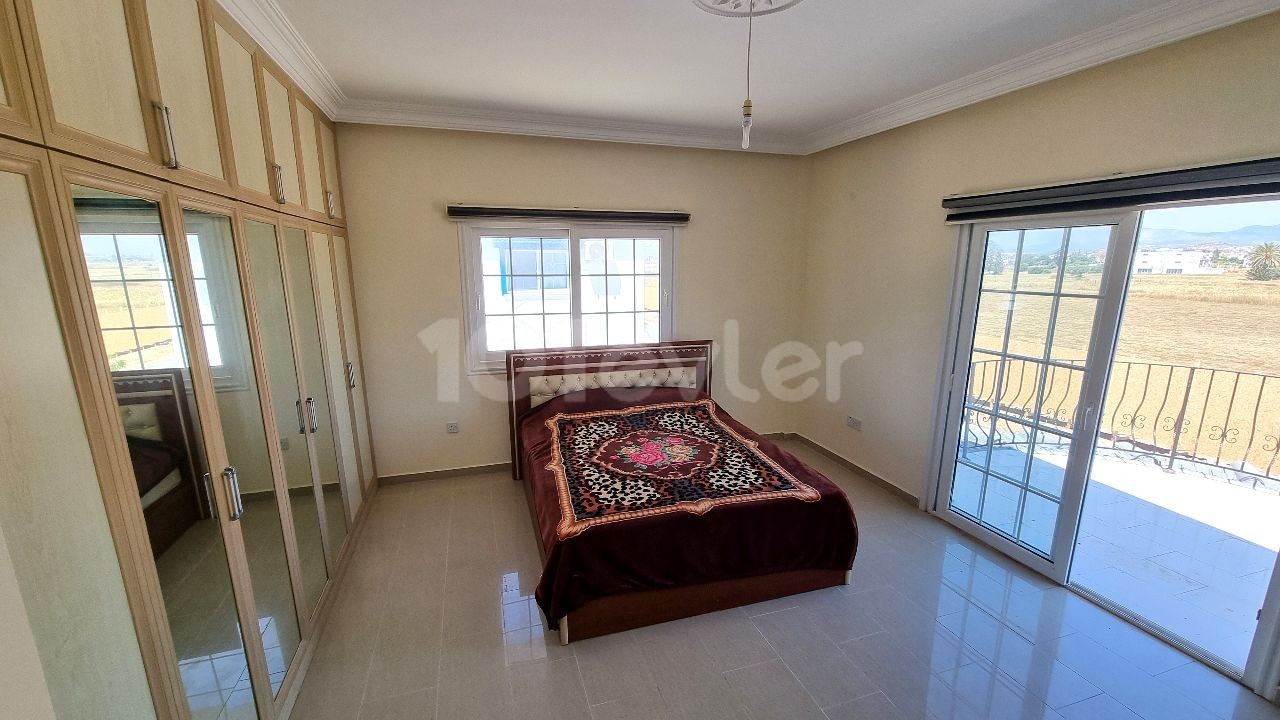 MODERN 4 BEDROOM DETACHED VILLA WITH GOOD SIZE GARDEN 