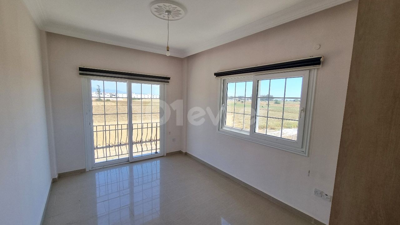 MODERN 4 BEDROOM DETACHED VILLA WITH GOOD SIZE GARDEN 