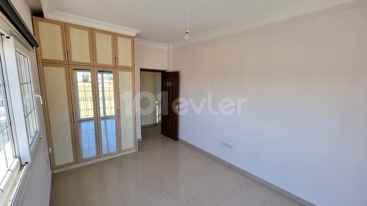 MODERN 4 BEDROOM DETACHED VILLA WITH GOOD SIZE GARDEN 