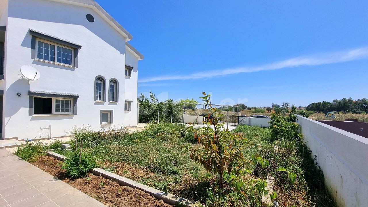 MODERN 4 BEDROOM DETACHED VILLA WITH GOOD SIZE GARDEN 