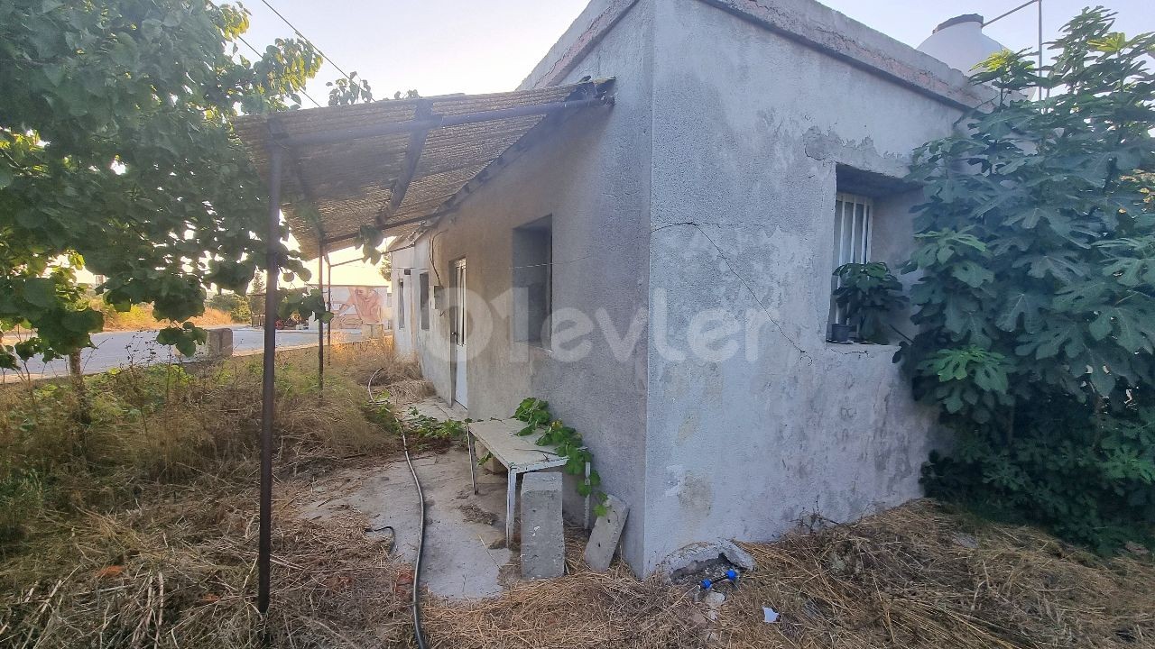 Renovation 3 Bed Bungalow On A 4.023 m² Of Land