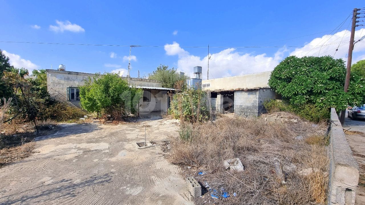 823 M2 ARSA ÜZEİRİNDE RENOVASYONA HAZIR GELENEKSEL KIBRIS EVİ 