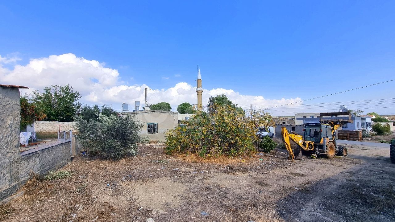 823 M2 ARSA ÜZEİRİNDE RENOVASYONA HAZIR GELENEKSEL KIBRIS EVİ 