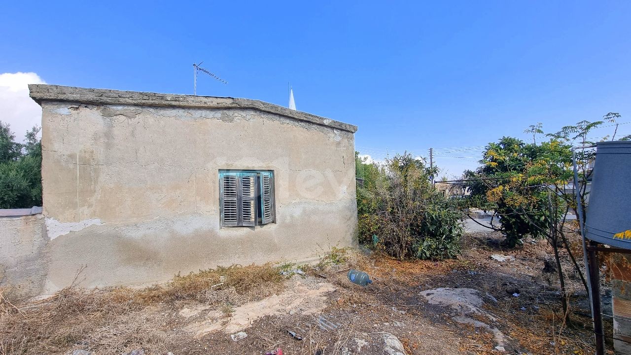 RENOVATION PROJECT, CHARMING CYPRIOT BUNGALOW ON A 823 M2 OF PLOT