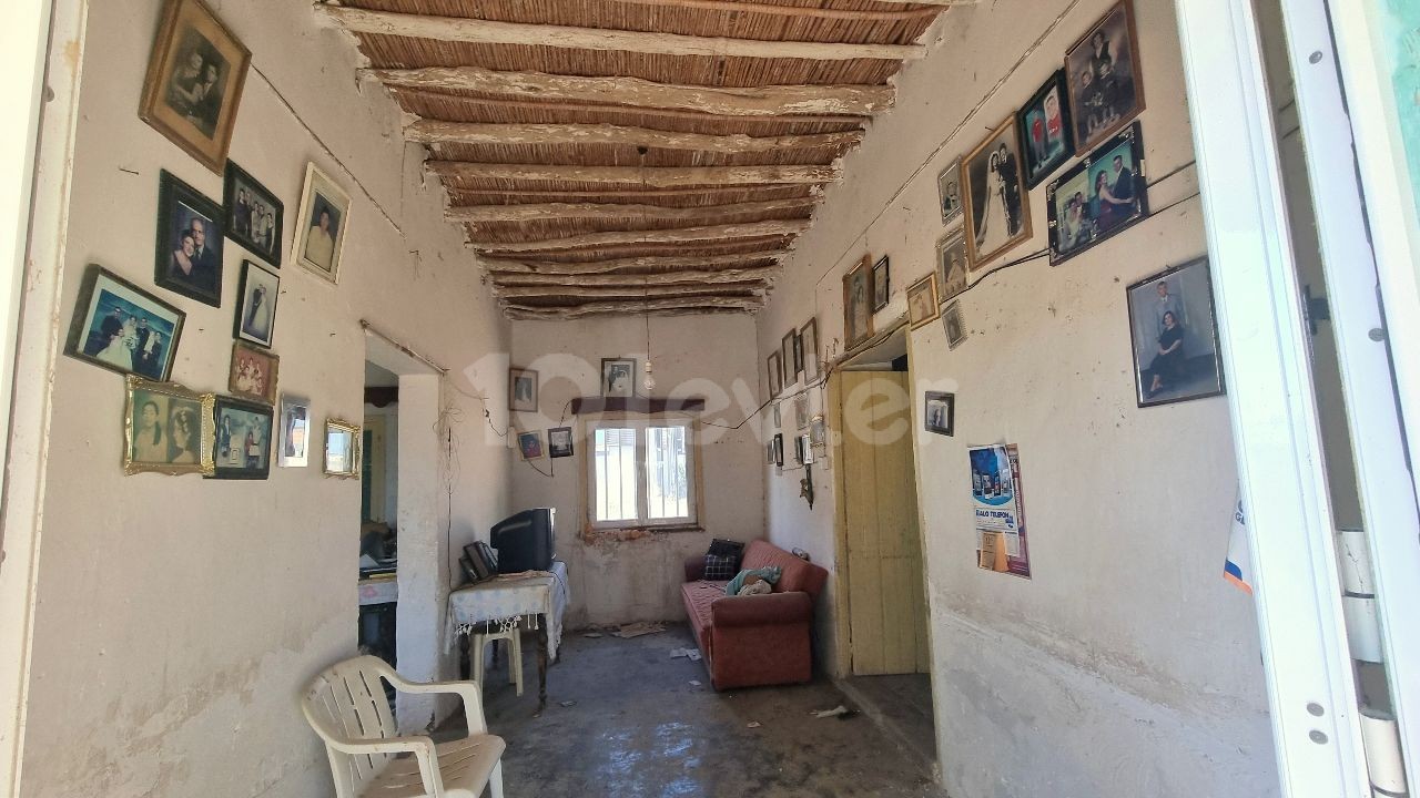 RENOVATION PROJECT, CHARMING CYPRIOT BUNGALOW ON A 823 M2 OF PLOT