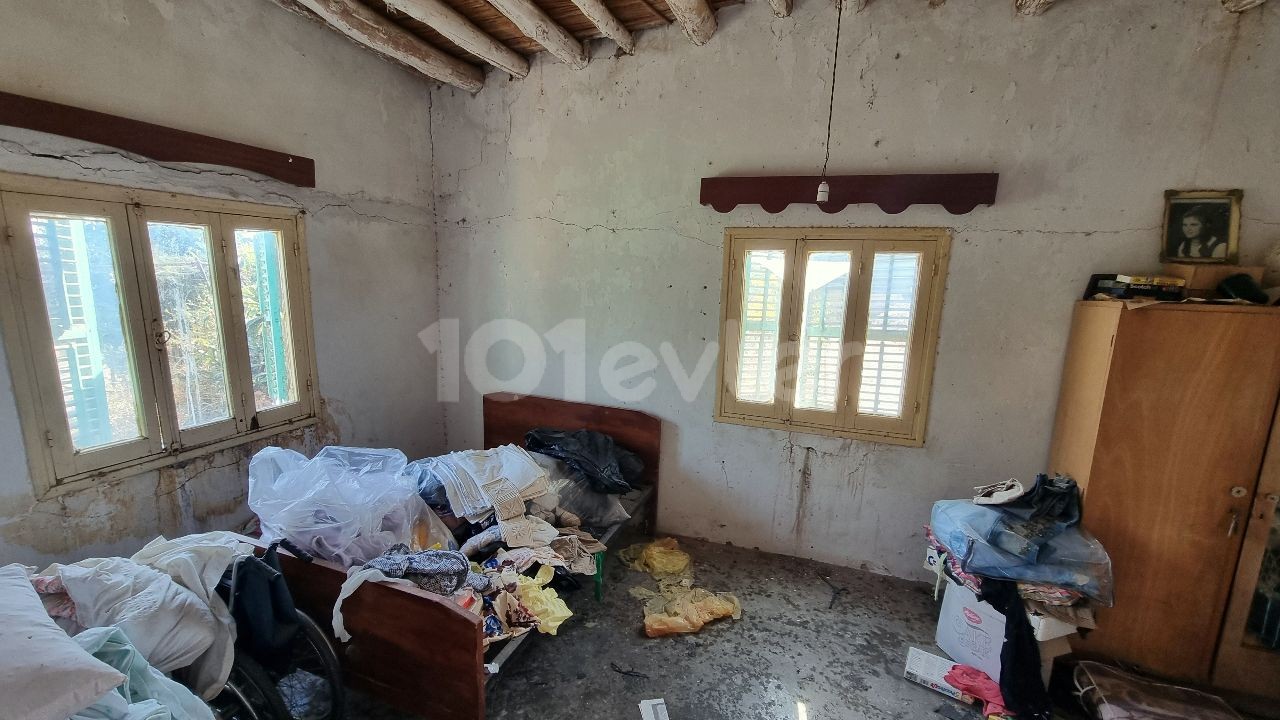 RENOVATION PROJECT, CHARMING CYPRIOT BUNGALOW ON A 823 M2 OF PLOT