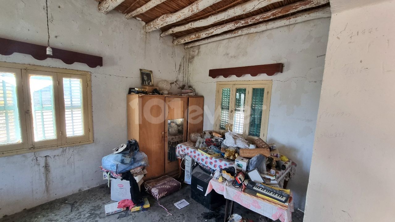 RENOVATION PROJECT, CHARMING CYPRIOT BUNGALOW ON A 823 M2 OF PLOT