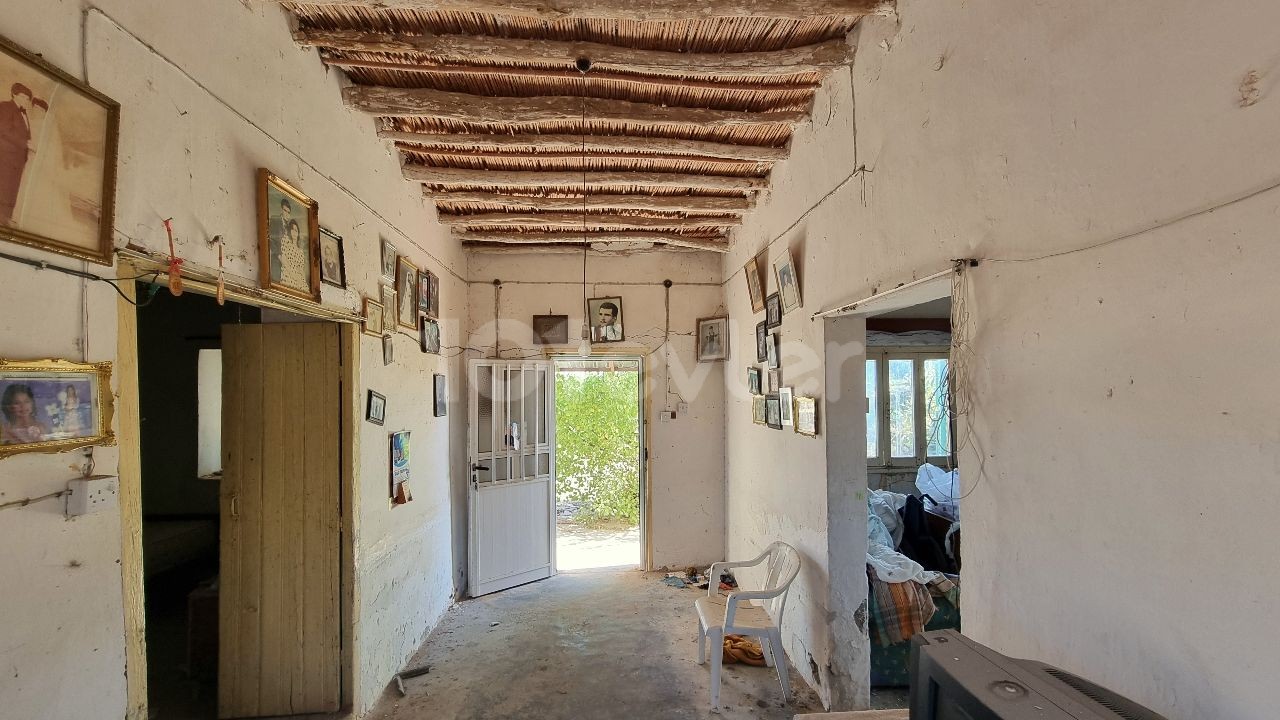 RENOVATION PROJECT, CHARMING CYPRIOT BUNGALOW ON A 823 M2 OF PLOT