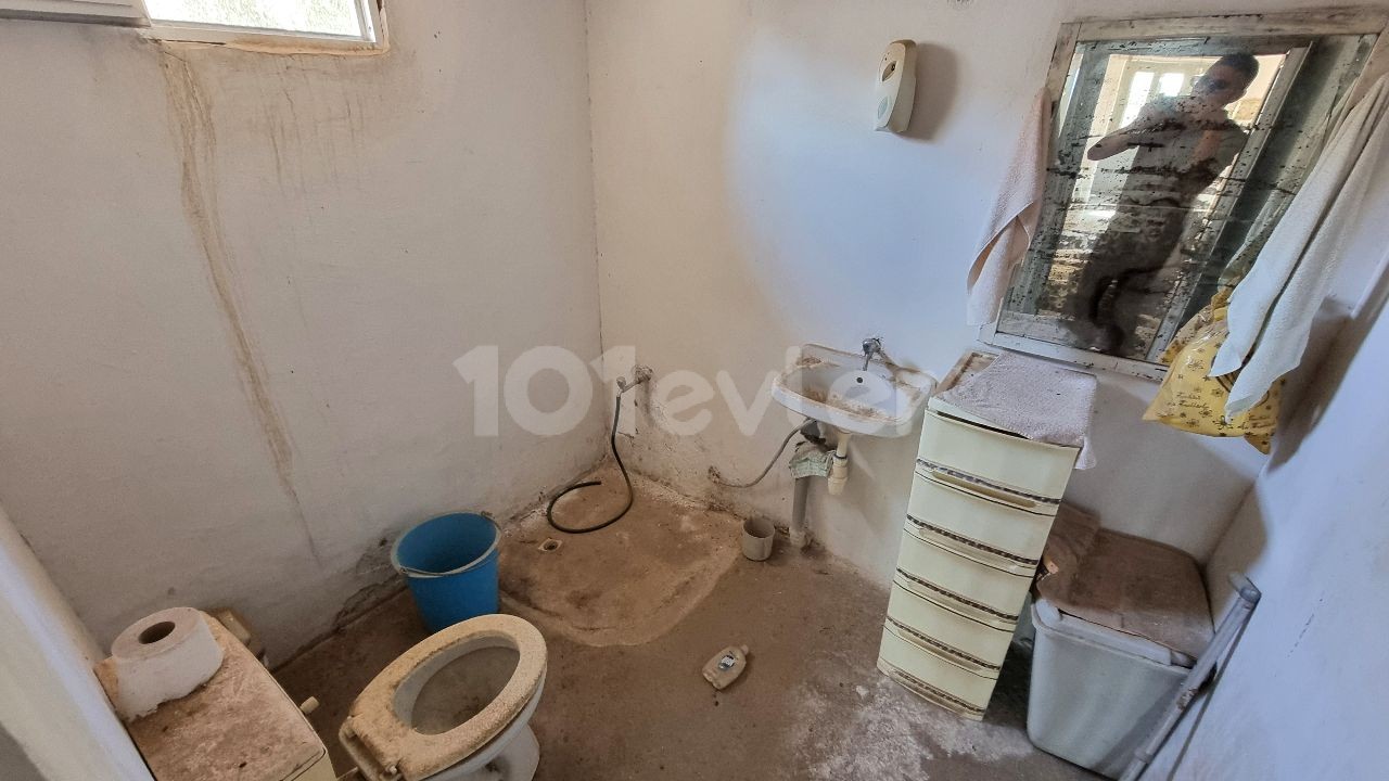 RENOVATION PROJECT, CHARMING CYPRIOT BUNGALOW ON A 823 M2 OF PLOT