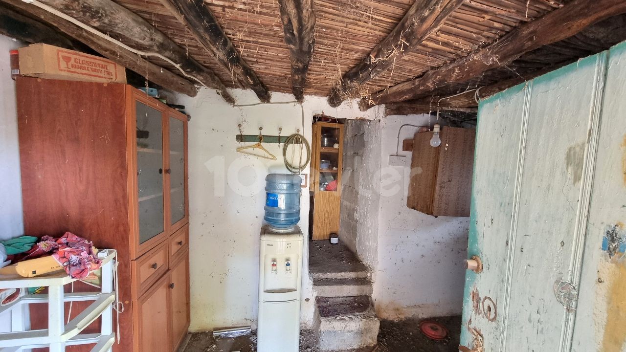 RENOVATION PROJECT, CHARMING CYPRIOT BUNGALOW ON A 823 M2 OF PLOT