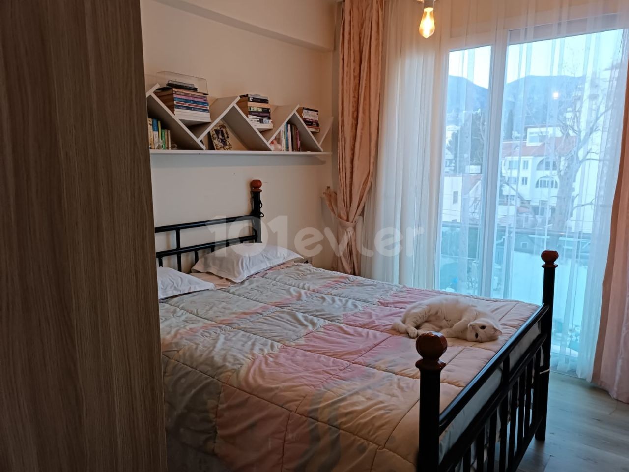 INVESTMENT FLAT IN THE CENTER OF KYRENIA