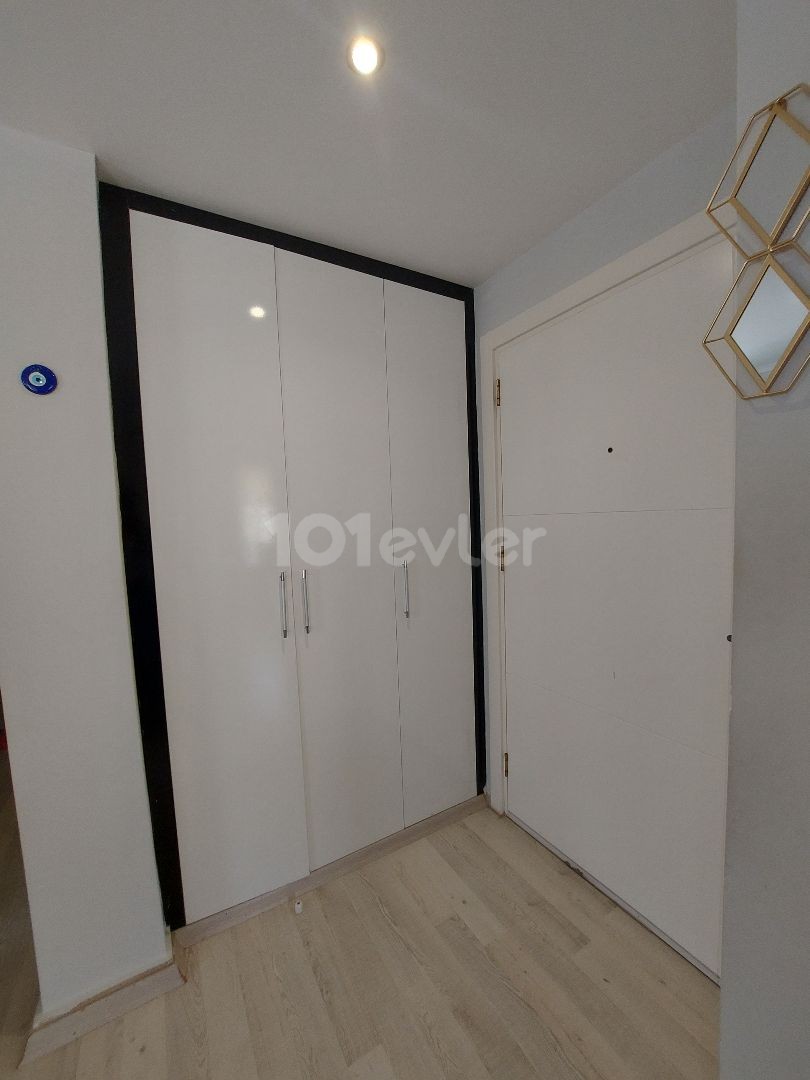 LUXURIÖSE VOLL MÖBLIERTE 3+1-WOHNUNG IM KYRENIA CENTER ZU VERKAUFEN