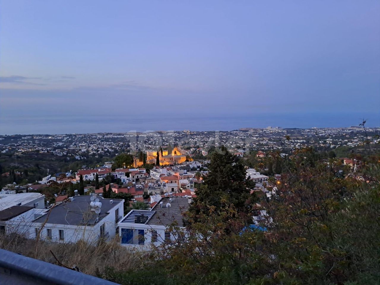 Komplett möblierte, freistehende Villa mit Blick auf das Kloster in Bellapais auf Redstone Island zu vermieten