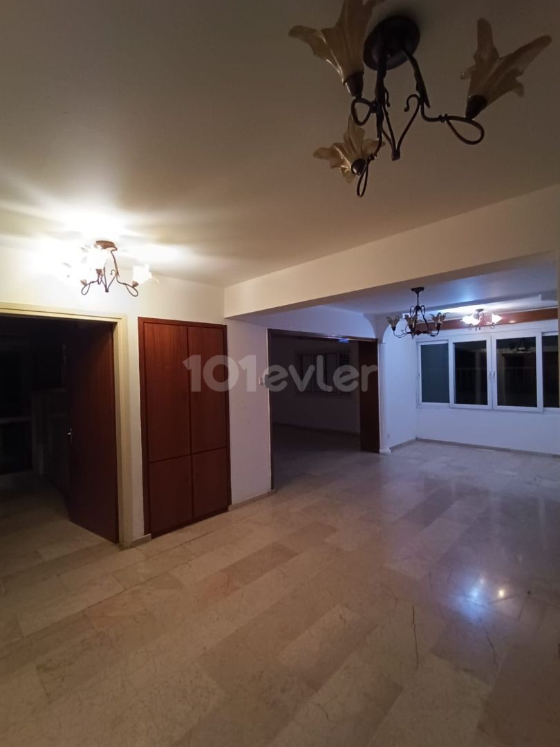 SPACIOUS 3+1 FOR SALE IN DEREBOYUNDA