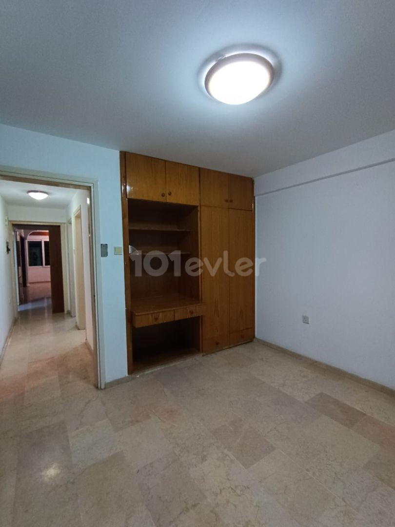 SPACIOUS 3+1 FOR SALE IN DEREBOYUNDA