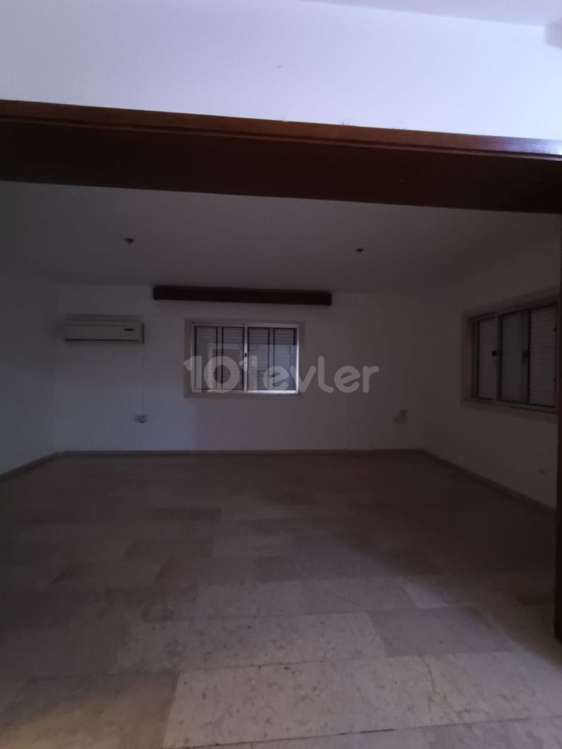 SPACIOUS 3+1 FOR SALE IN DEREBOYUNDA