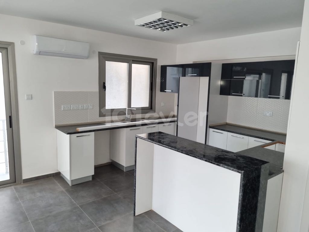 3+1 UNFURNISHED FLAT FOR RENT IN KYRENIA CENTER NEAR THE MUNICIPALITY. BARIŞ 05338376242