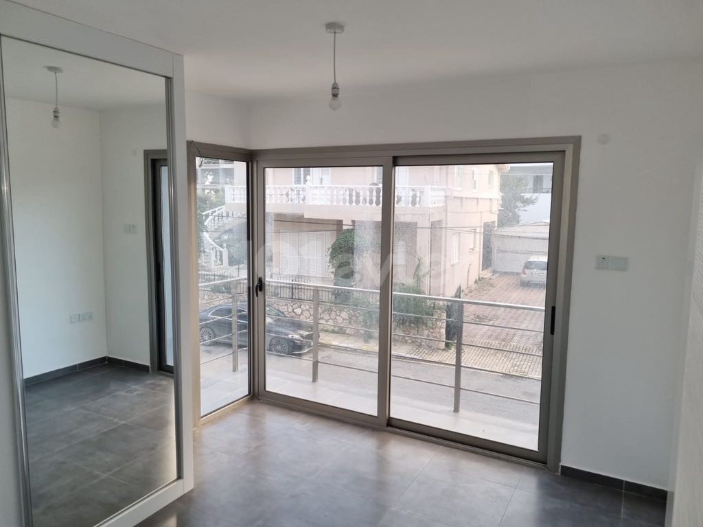 3+1 UNFURNISHED FLAT FOR RENT IN KYRENIA CENTER NEAR THE MUNICIPALITY. BARIŞ 05338376242