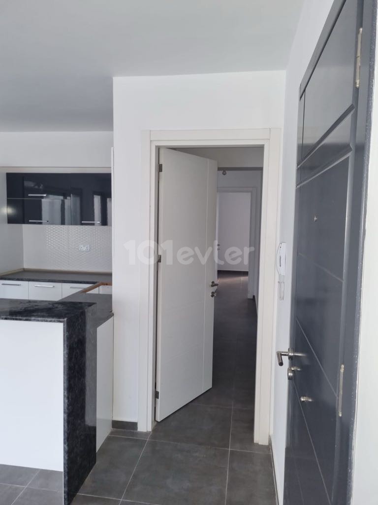 3+1 UNFURNISHED FLAT FOR RENT IN KYRENIA CENTER NEAR THE MUNICIPALITY. BARIŞ 05338376242