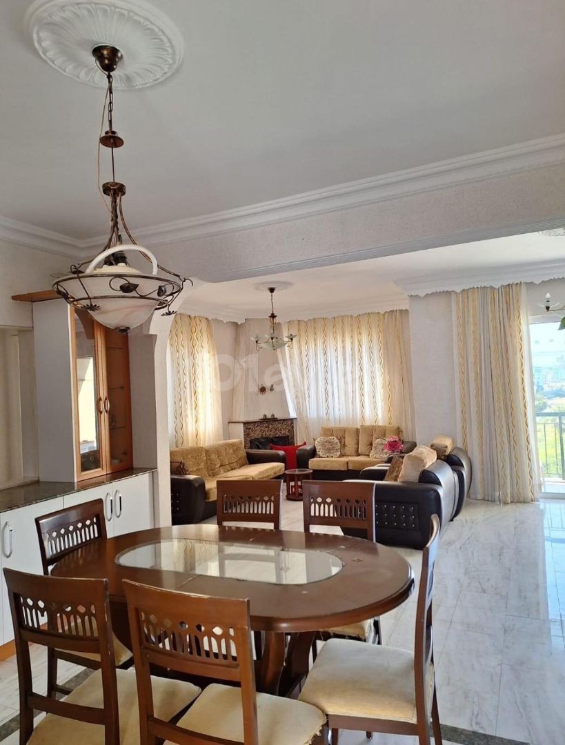3+1 Wohnung zum Verkauf im Zentrum von Famagusta