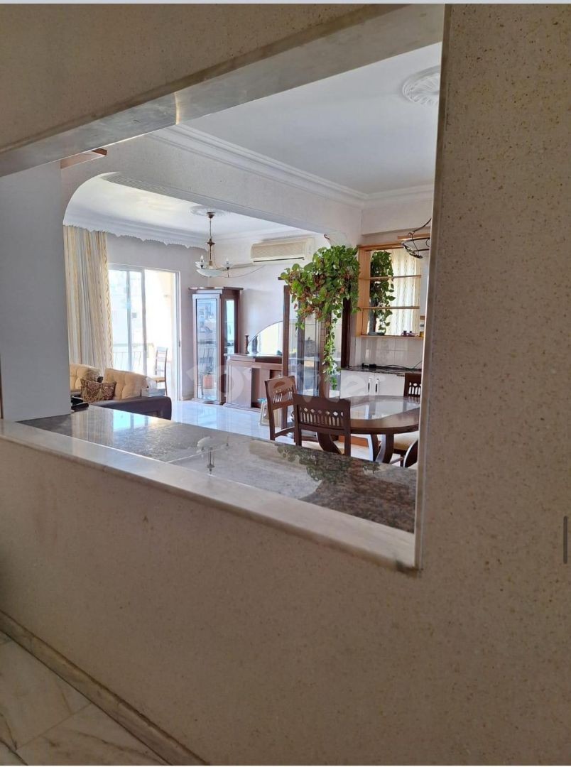 3+1 Wohnung zum Verkauf im Zentrum von Famagusta