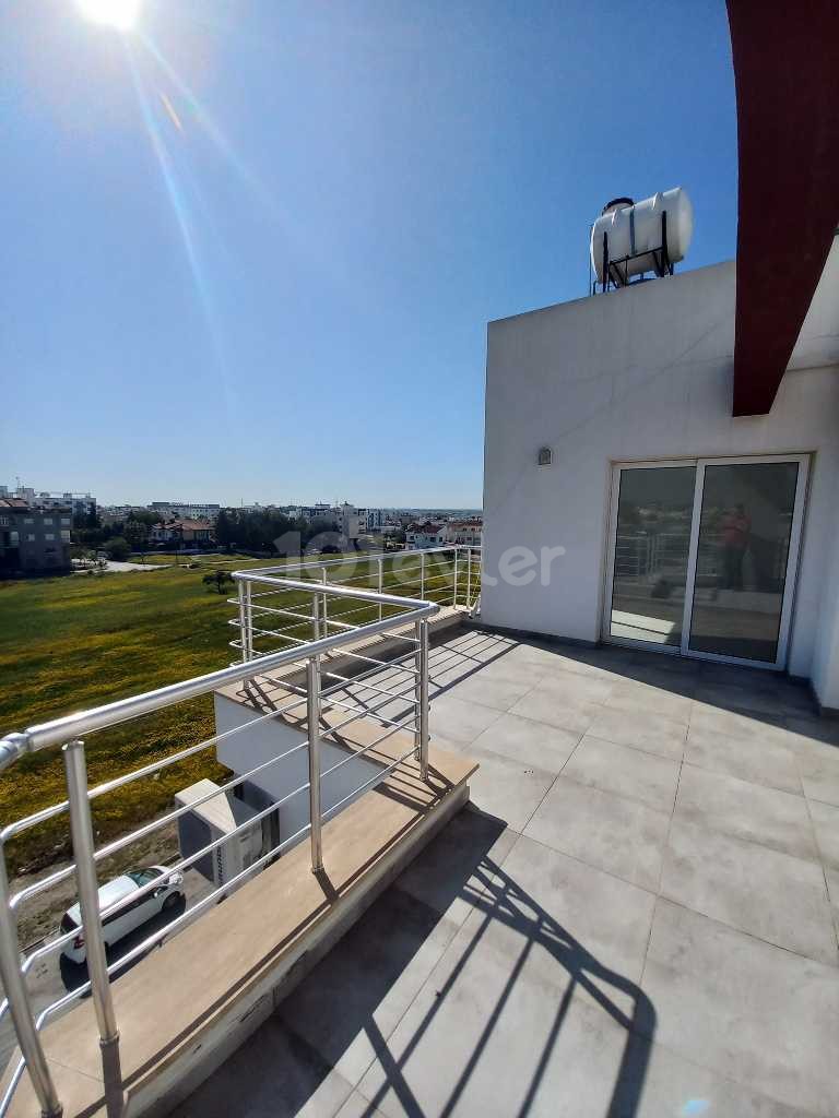 GÖNYELİDE MERKEZI KONUMDA GENİŞ TERASLI 2+1 PENTHOUSE DAİRE