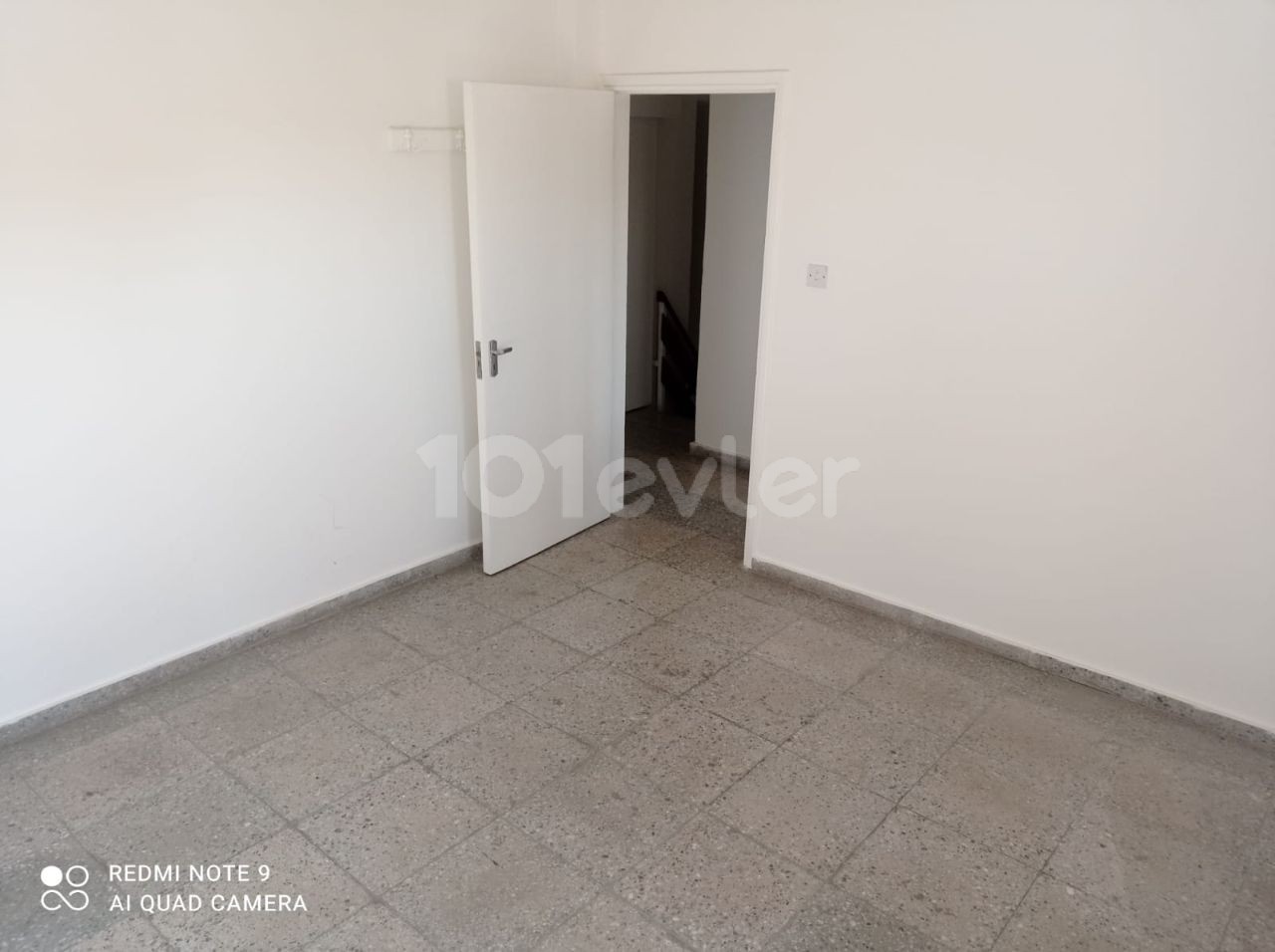 3+1 detached house with commercial permit for sale in Taşkınköy 