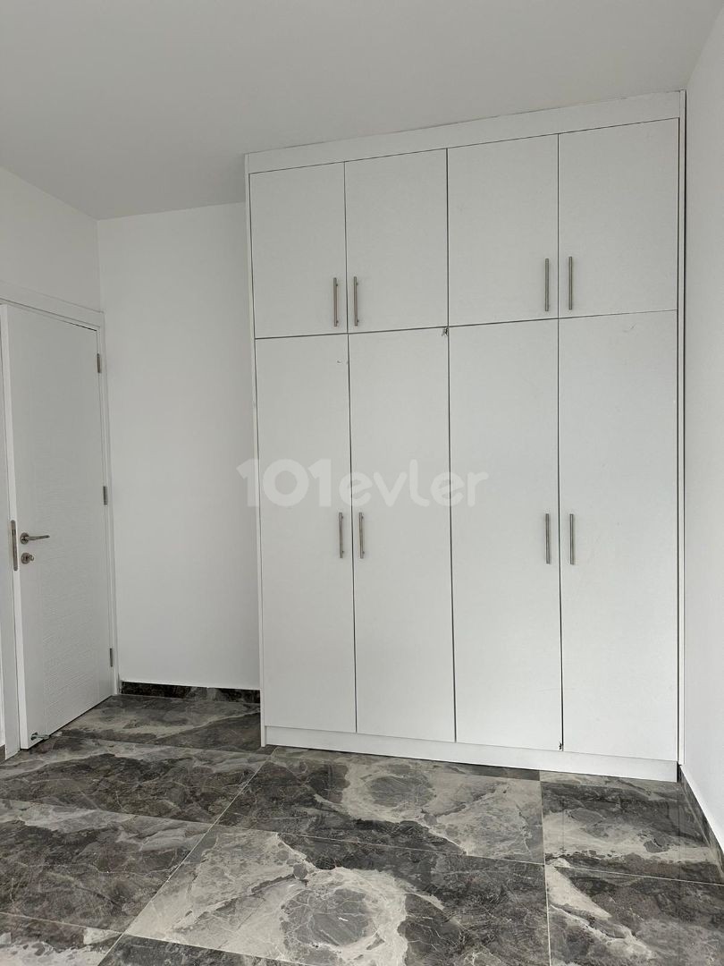 آپارتمان 2+1 برای فروش در منطقه Dumlupınar نیکوزیا برای مبادله وسیله نقلیه و زمین باز است.