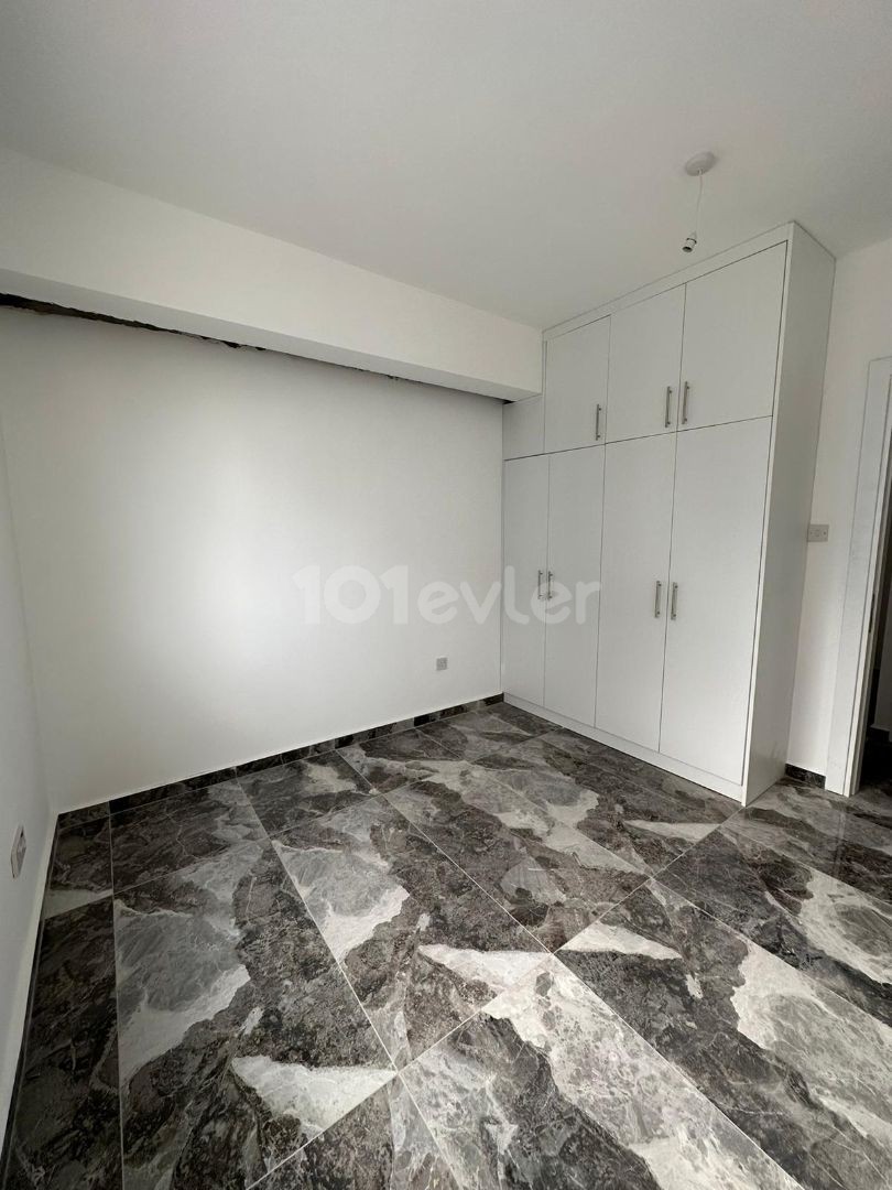 آپارتمان 2+1 برای فروش در منطقه Dumlupınar نیکوزیا برای مبادله وسیله نقلیه و زمین باز است.
