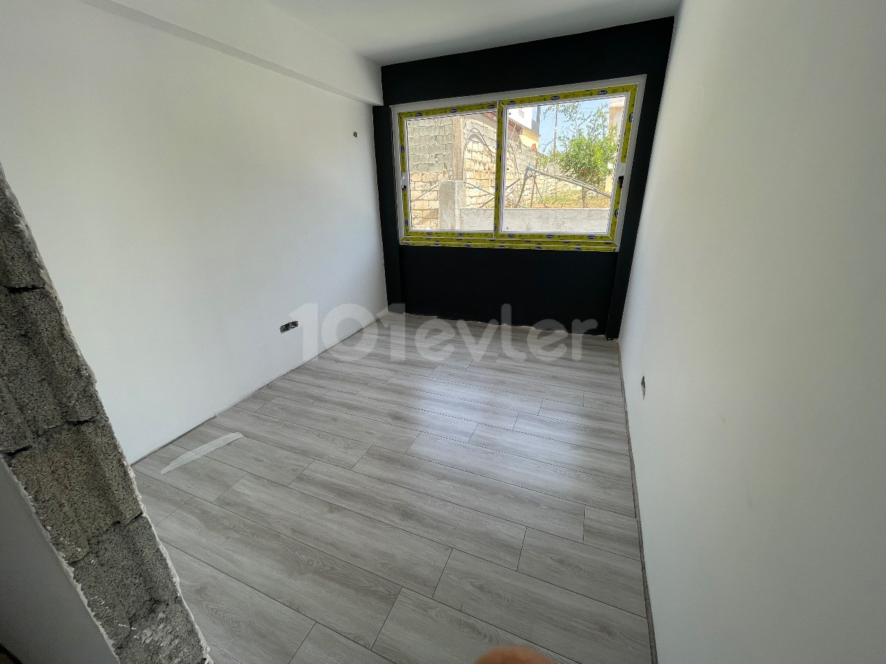 Spacious 3 bedroom flat for sale in Famagusta / Çanakkale region, ready for delivery.