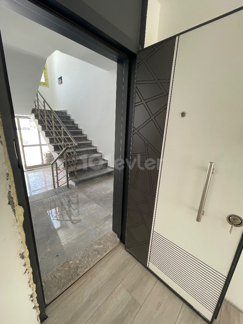 Geräumige 3-Zimmer-Wohnung zum Verkauf in der Region Famagusta / Çanakkale, bereit zur Lieferung.
