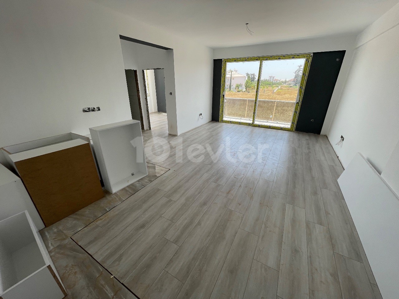 Spacious 3 bedroom flat for sale in Famagusta / Çanakkale region, ready for delivery.
