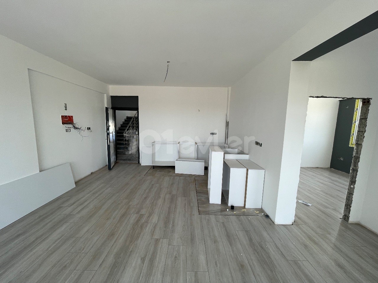 Geräumige 3-Zimmer-Wohnung zum Verkauf in der Region Famagusta / Çanakkale, bereit zur Lieferung.