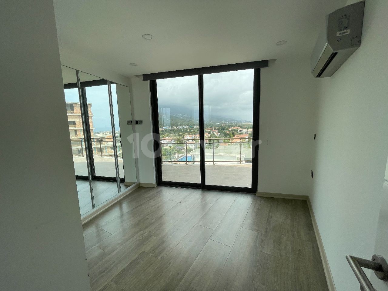 (Full Eşyalı) Muhteşem 2+1 Penthouse Daire, Geniş Balkon ve Merkez Yürüme Mesafesi 