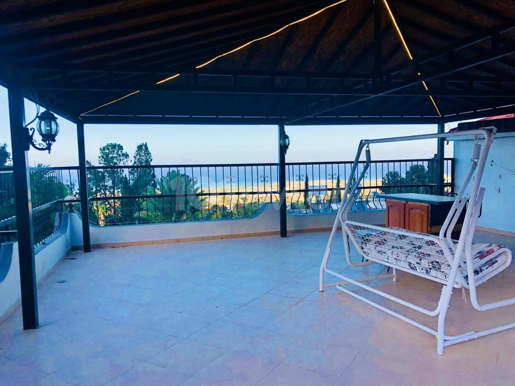 Penthouse mit 3 Schlafzimmern und Meer- und Bergblick im Dorfzentrum von Bellapais