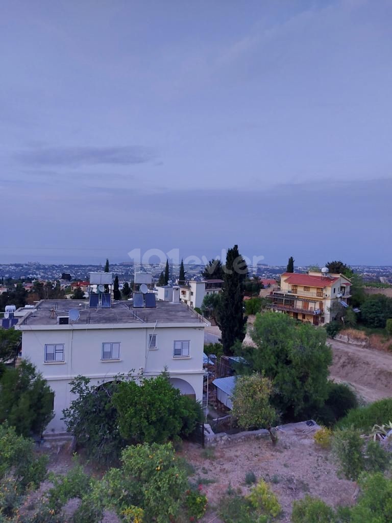 Penthouse mit 3 Schlafzimmern und Meer- und Bergblick im Dorfzentrum von Bellapais