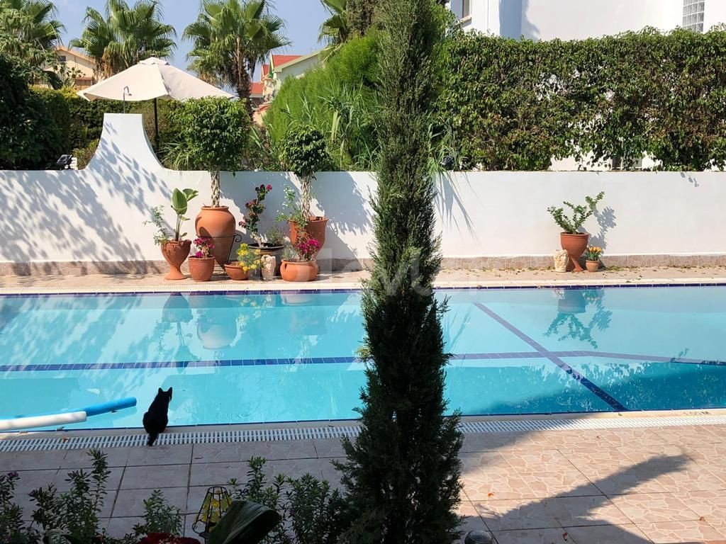 5 bedroom detached villa, with secluded garden and private pool