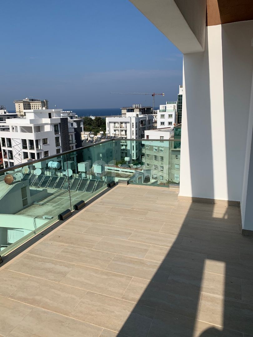 GİRNE MERKEZDE KİRALIK 360 DERECE PENTHOUSE 