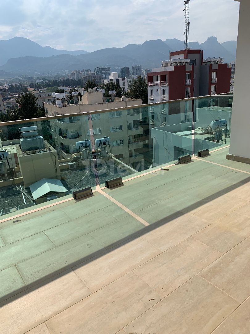 GİRNE MERKEZDE KİRALIK 360 DERECE PENTHOUSE 