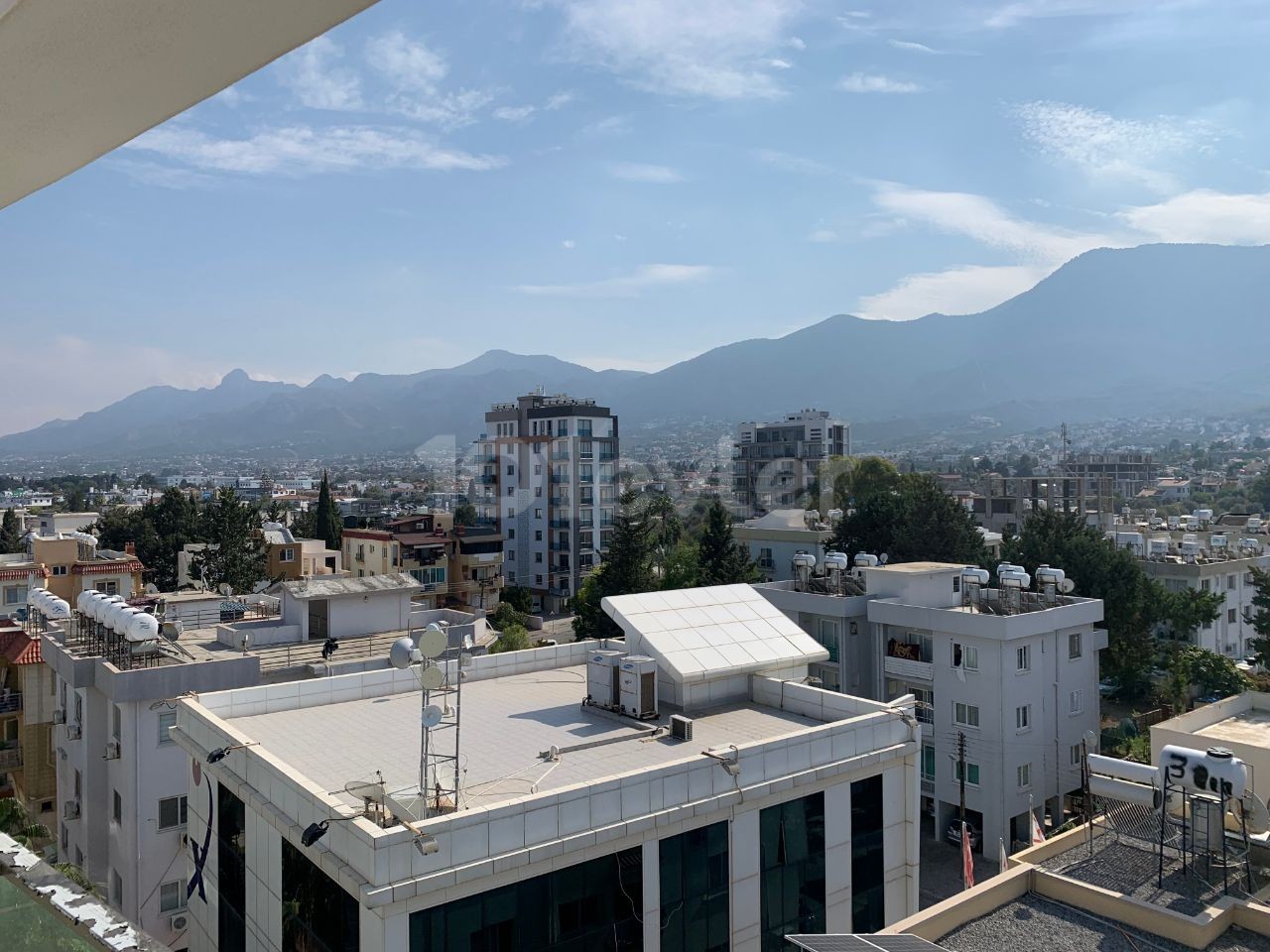 360-GRAD-PENTHOUSE ZU VERMIETEN IM ZENTRUM VON KYRENIA ** 