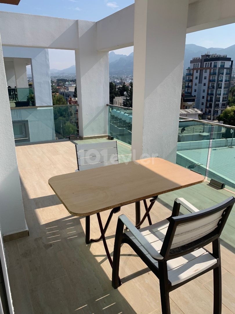 GİRNE MERKEZDE KİRALIK 360 DERECE PENTHOUSE 