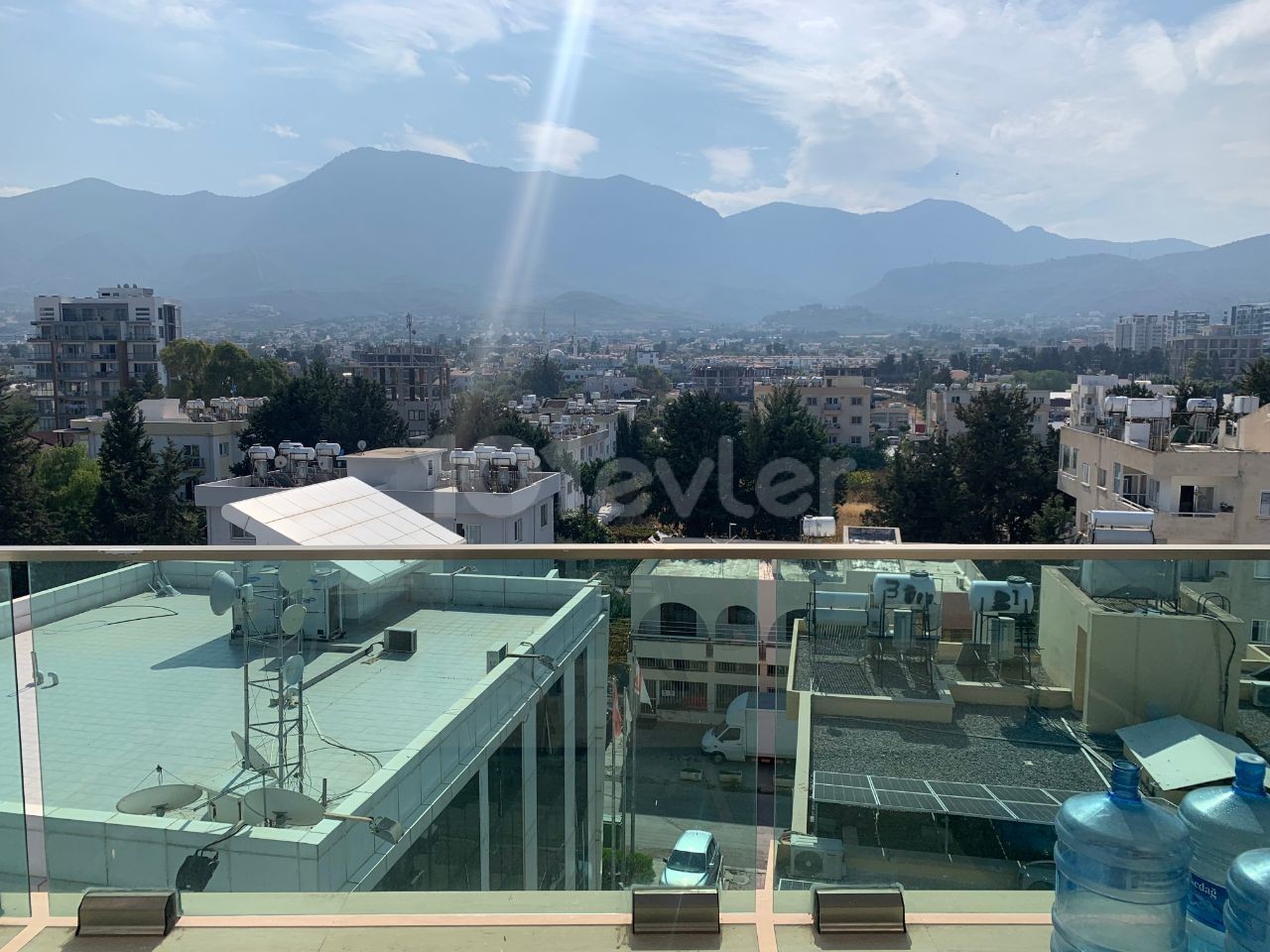 360-GRAD-PENTHOUSE ZU VERMIETEN IM ZENTRUM VON KYRENIA ** 