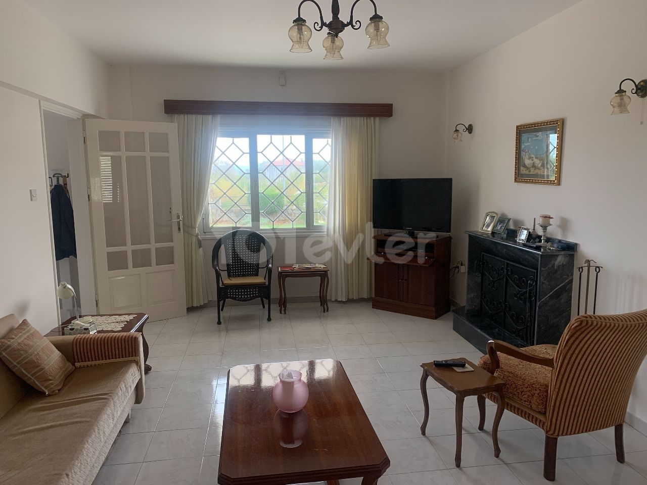 4 + 1 Villa for sale in Girne Alsancak (Single Authorized)